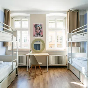 https://eastseven-berlin-hostel.find-berlin-hotels.com